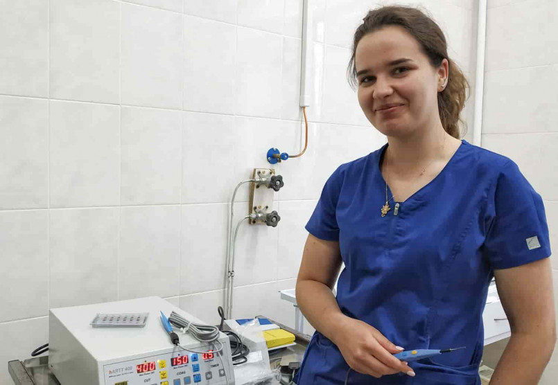 Вітаємо київську лікарню з придбанням електрохірургічного апарату і операційної лампи